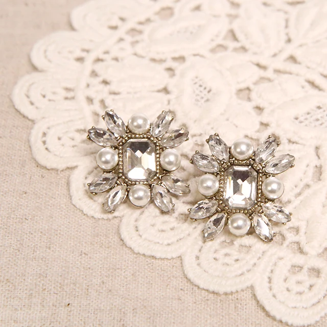 Crystal Pearl Antique Stud Earring made in Korea party wedding jewelry