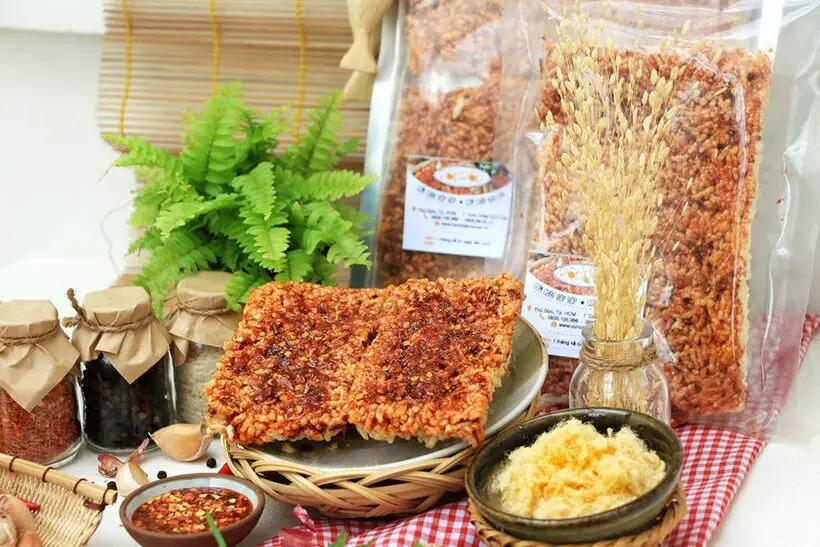 Crispy rice cake Wholesale Vietnamese very delicious fast food Very tasty snacks CONTACT +84 904 723863