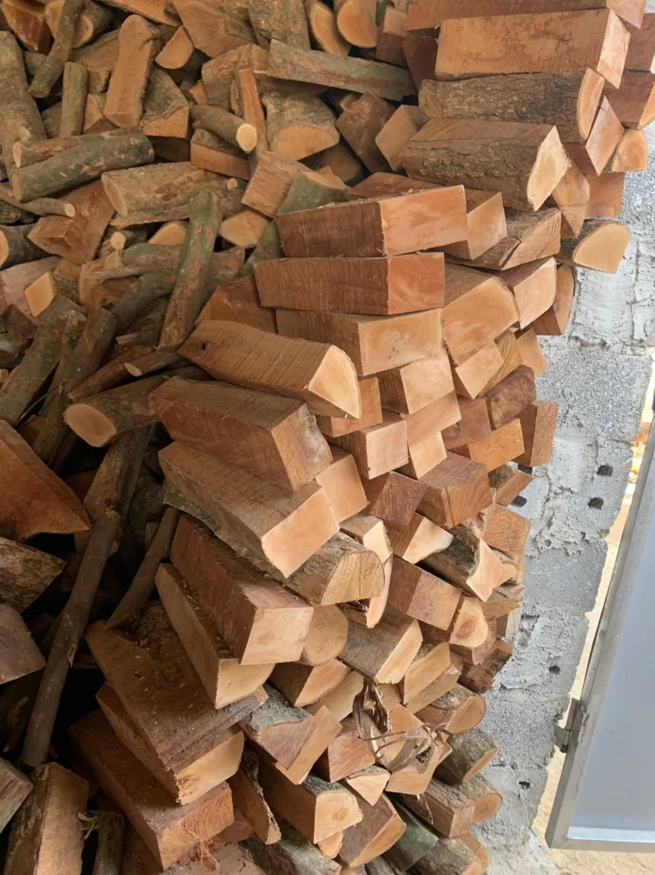 Натуральная древесина из личи/акации по лучшей цене длительное время горения Бездымная натуральная