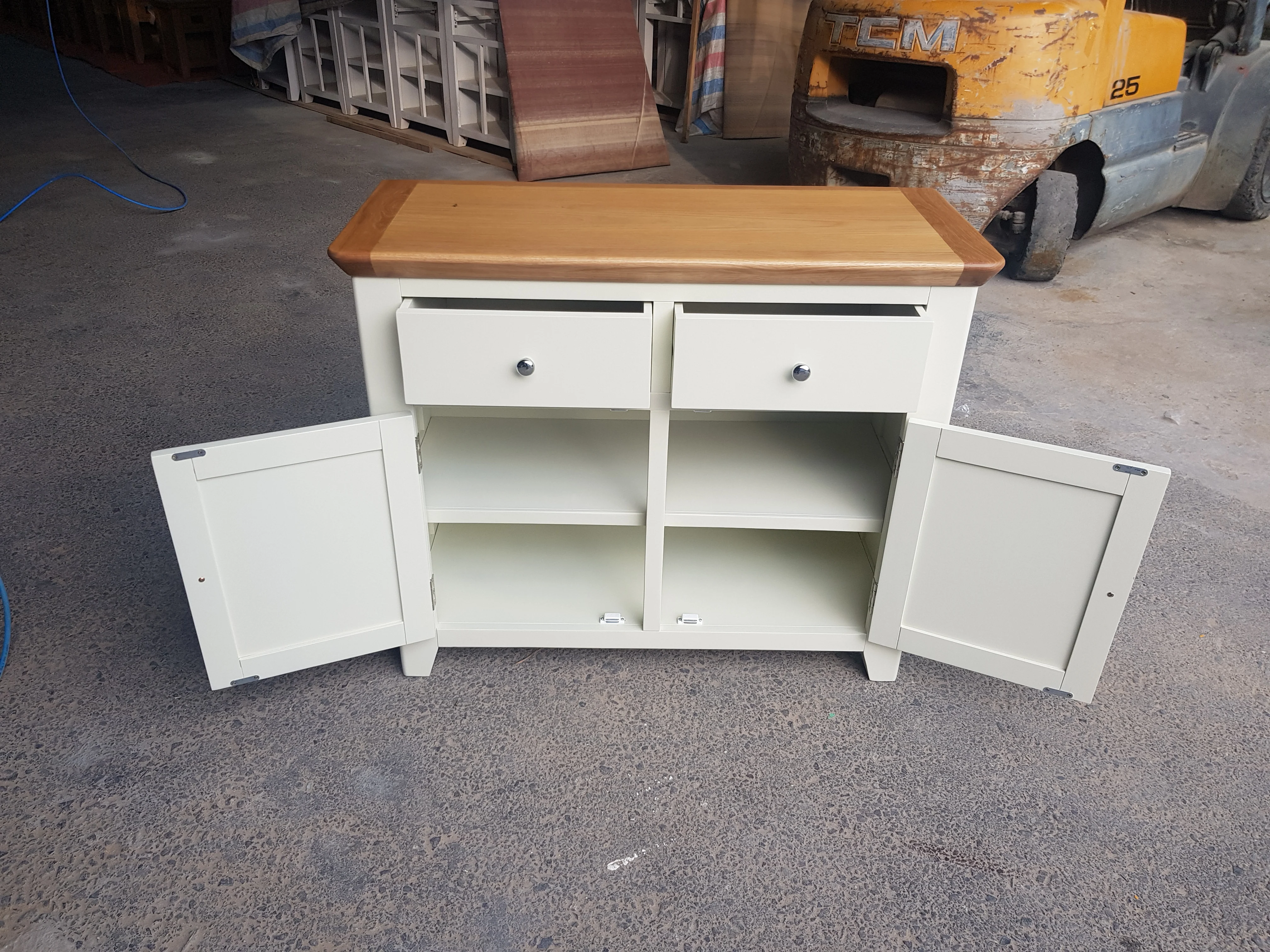 SIDEBOARD 2 DOOR 2 DRAWERS