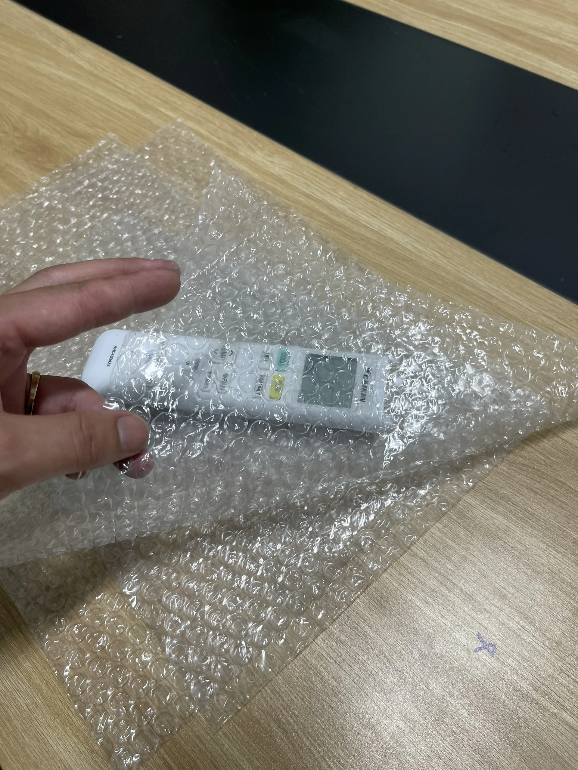 Air Bubble New Thickened Air Bubble Film Wrap Roll For Mailing Protective Made In Vietnam Hot Sale