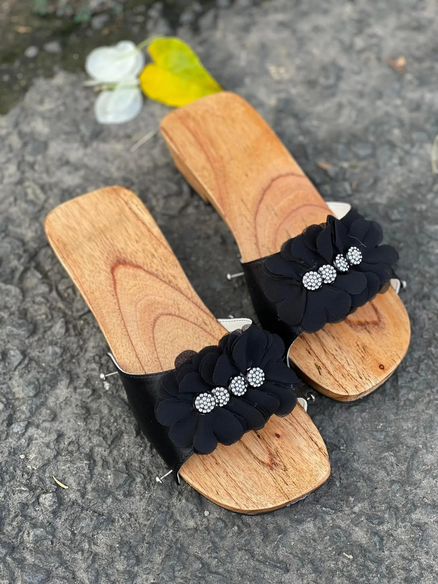 Vietnamese Wooden Clogs or Sole sisters (Guoc Moc) Sandal For import and export From Blue Lotus / Ms. Hani+84 767 550 132