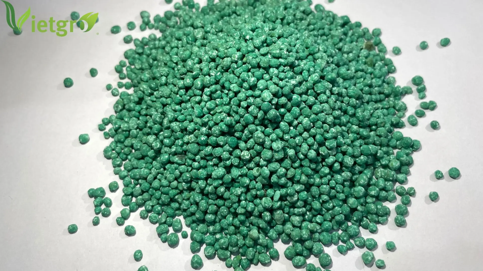 NPK 20-10-10 Compound fertilizer - Granular Fertilizer - Color: Green