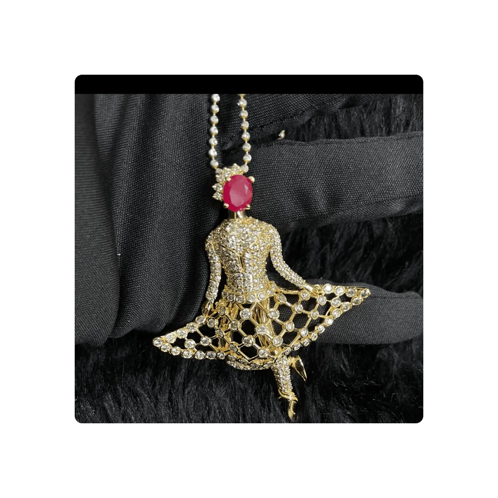 Customized 18K Gold Jewelry Designers Earring and Pendant Set Made in Natural Diamonds in 5.23ctw Diamonds for Women