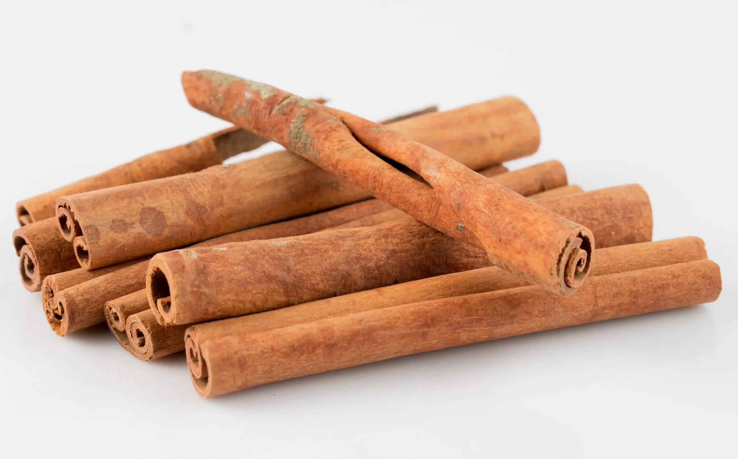 2024 Dried herbs Sticks Cinnamon Peeled Cinnamon Stick Cheap Price From Vietnam