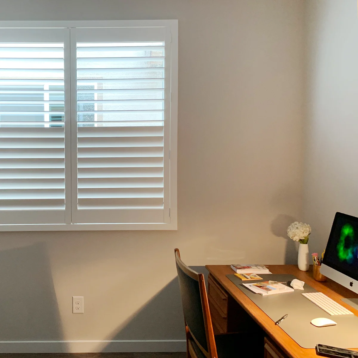 Modern Fashion PVC Plantation Shutters Interior Exterior Horizontal Blinds for Kitchen Windows Secure Louver Window Shutters