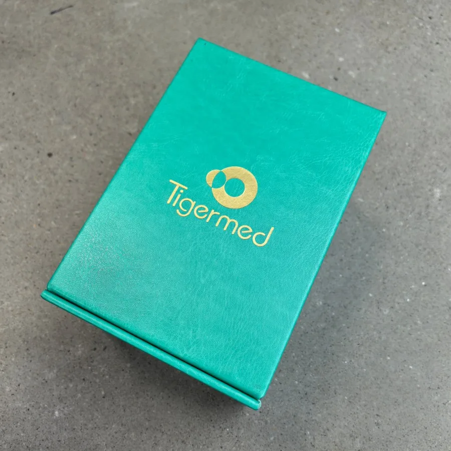 Perfume Rigid Gift Box with Custom Magnetic Closure for Luxury Scented candles Packaging of Special Products and candle Gifts