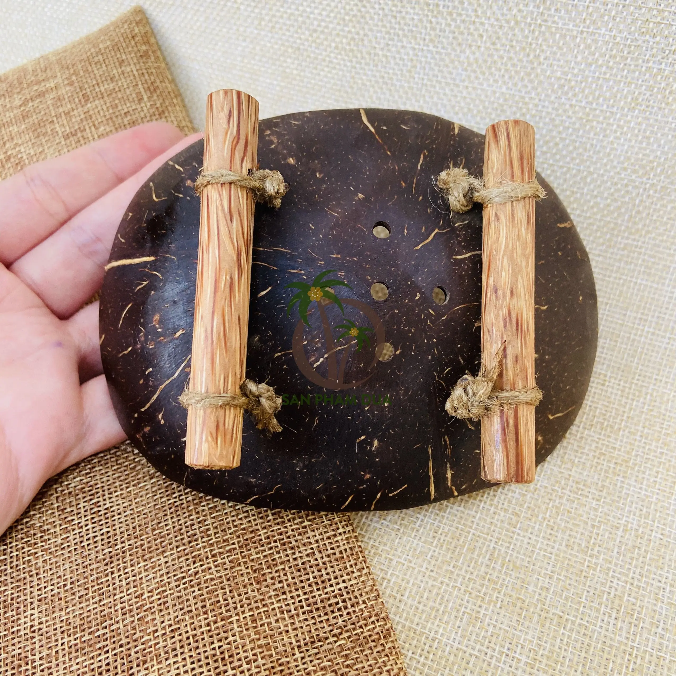 VIETNAM HIGH QUALITY NATURAL COCONUT SHELL SOAP HOLDER/ COCONUT SHELL SOAP DISH WITH DRAINING HOLE IN FISH FLOWER LEAF SHAPE