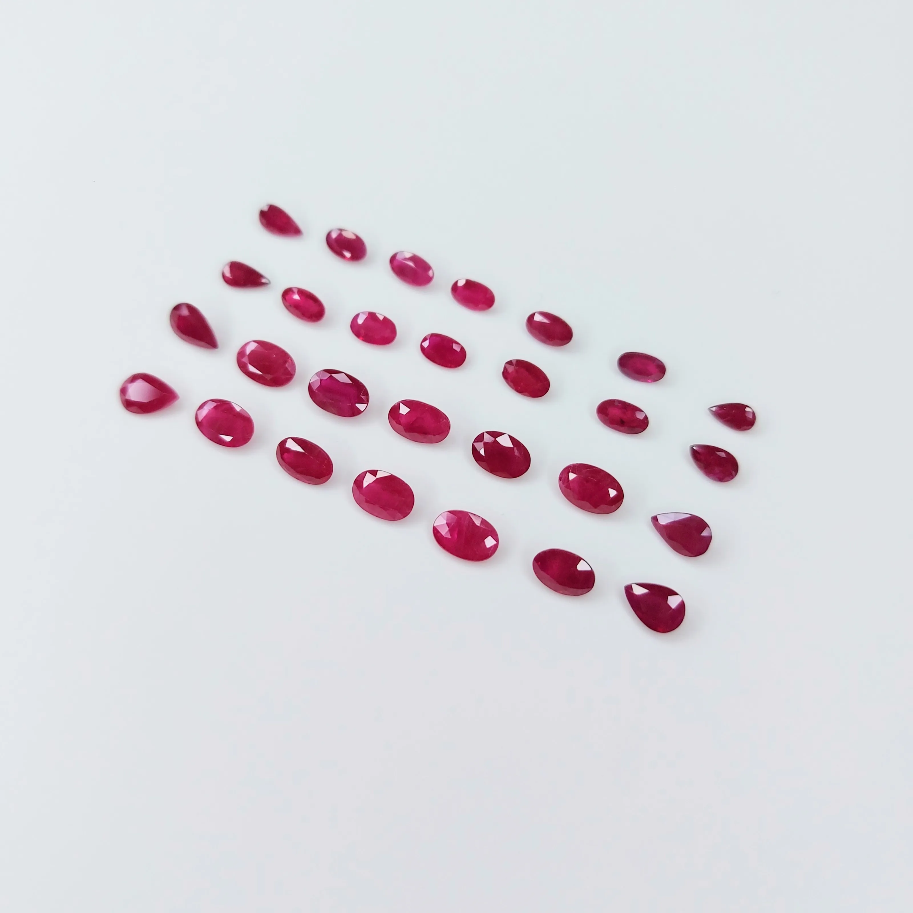 Top red color Ruby Burma Heat 3x4 3x5 mm Oval Fine Quality Calibrated Natural Ruby Burma Oval Pears for Jewelry