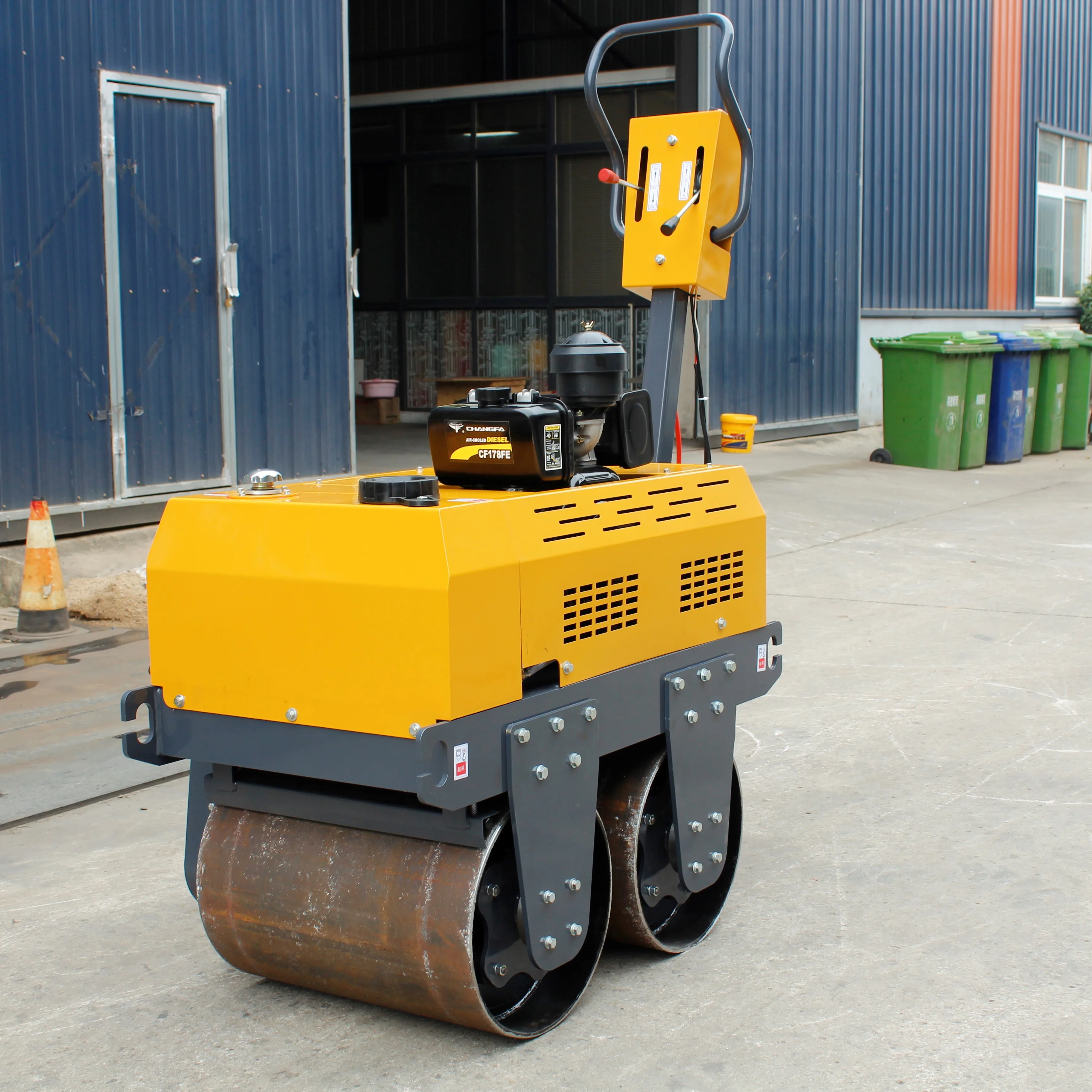 OEM sheep foot gasoline diesel engine mini road roller soil road machinery 300kg 600kg 700kg roller compactor