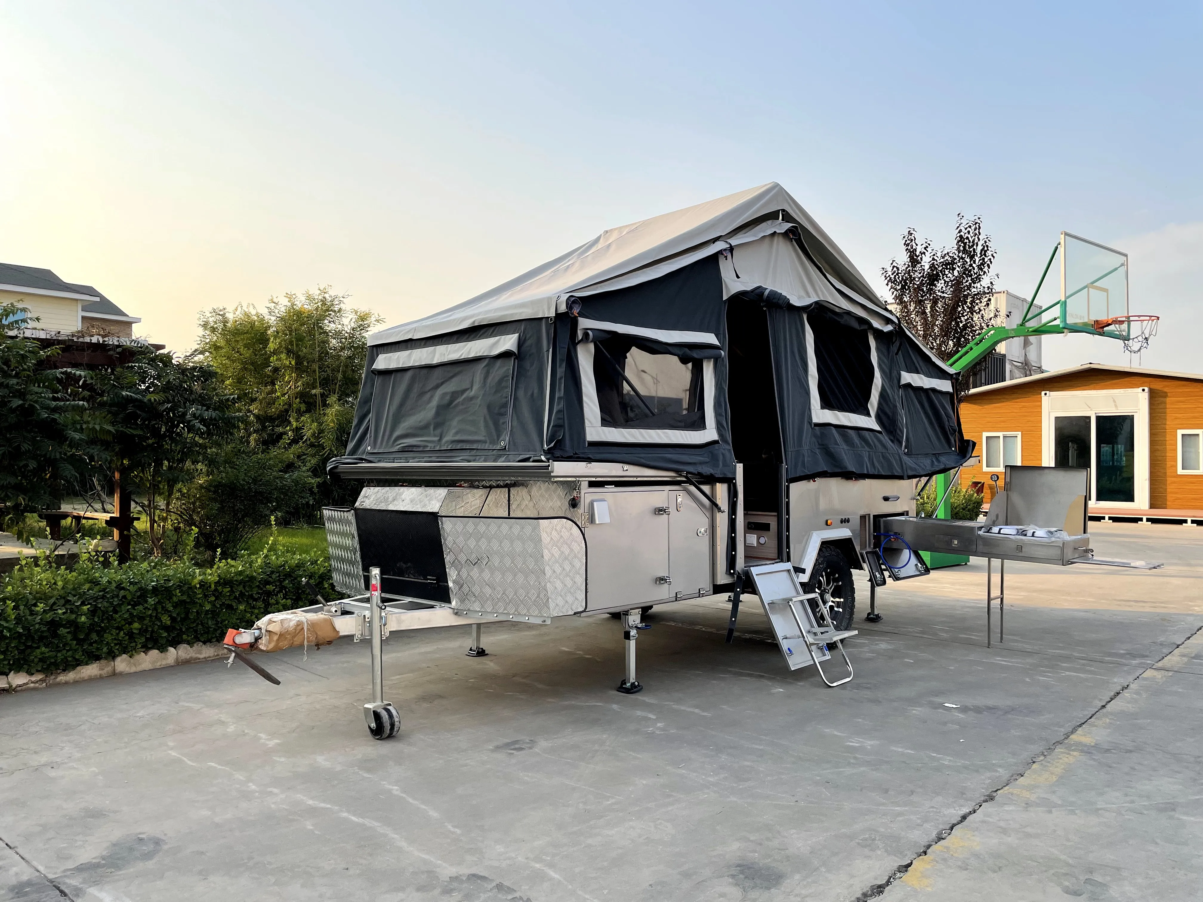 Best Sale off Luxury Tiny House on Wheels Road Camper Trailers Motorhome caravan With Kitchen and Inside Sleeping Area