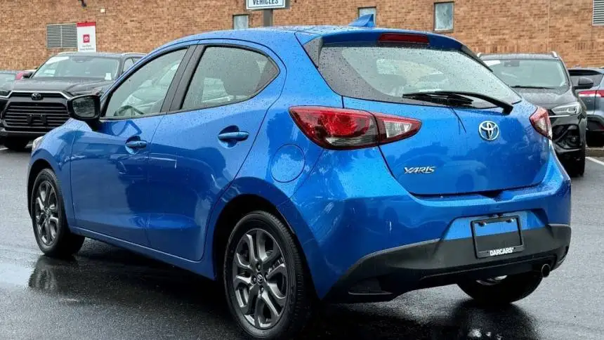 2020 Toyota Yaris LE хэтчбек на продажу