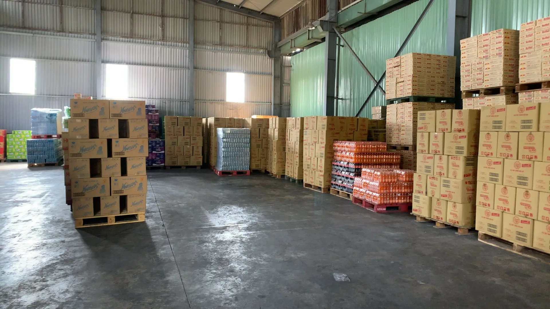 Victoria Sofa is not simply an ordinary living room chair set but it is also an important piece of furniture