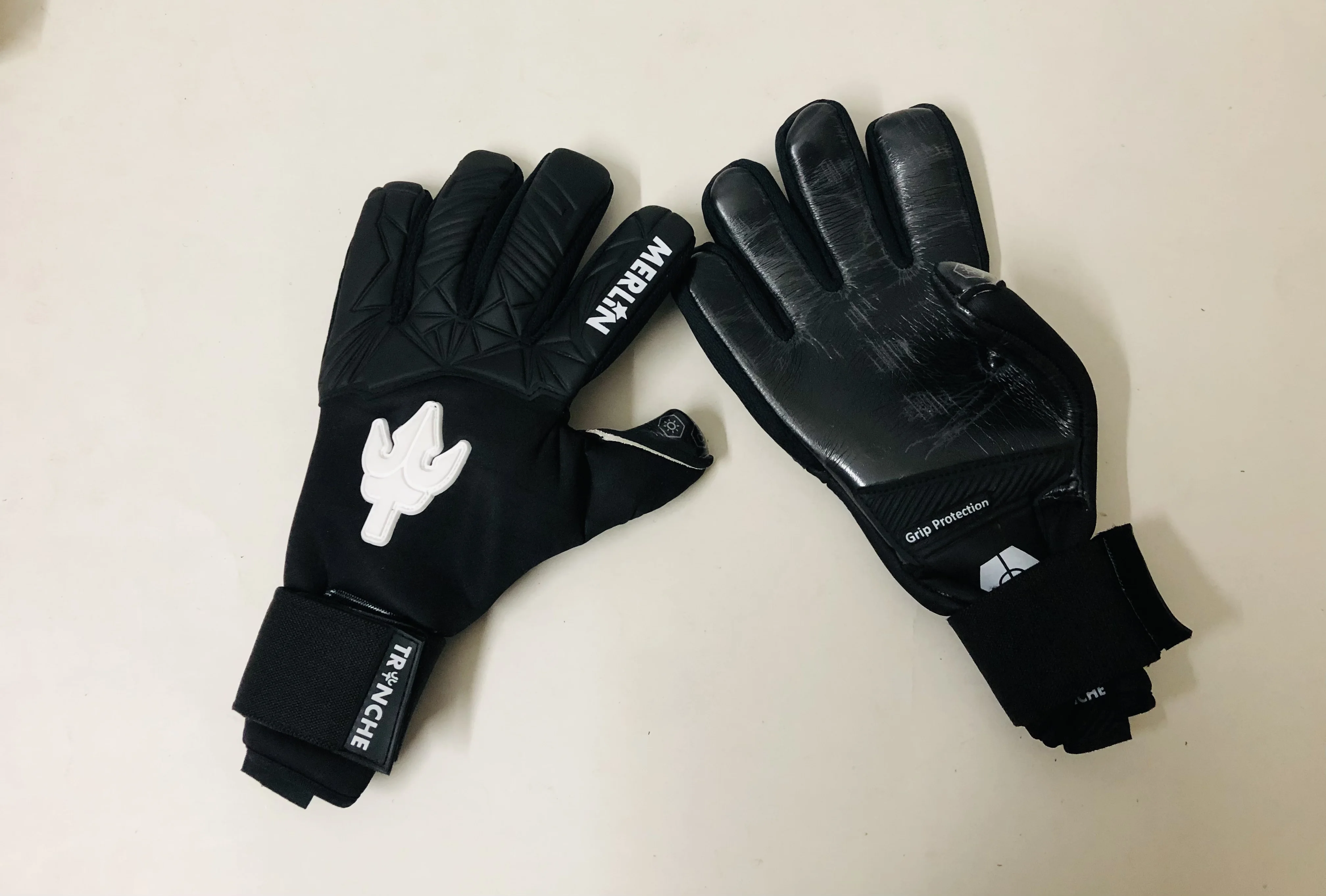 Goalkeeper Gloves Professional/HIGH QUALITY GERMAN LATEX 4MM