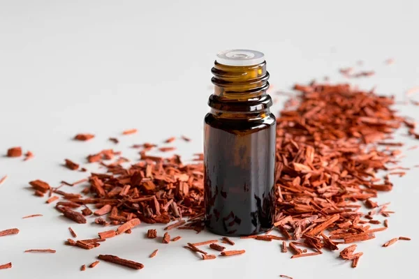 Wholesale bulk price Indian red sandalwood essential oil 100% n-a-t-u-r-a-l organic pure sandalwood oil for Aromatherapy