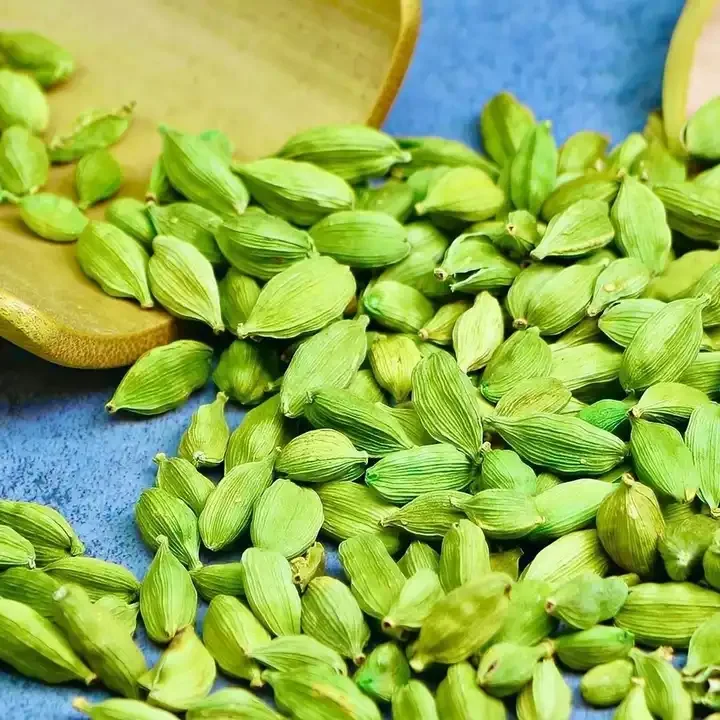 Bulk Green Cardamom / Fresh Green Cardamon Green Cardamom Premium Whole Green Cardamom Quality 100% Natural Green Cardamom 8mm