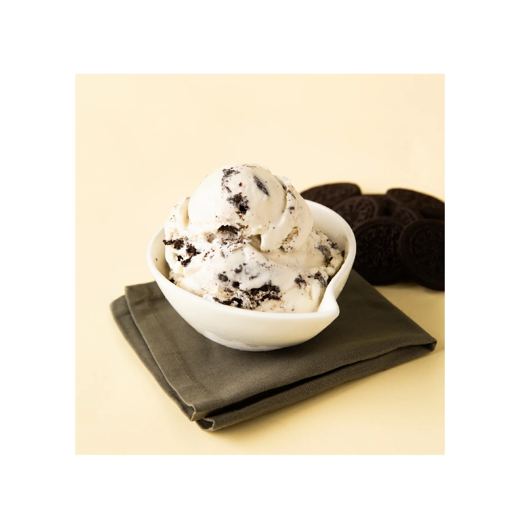 Crunchy Cookie Rich Vanilla Sweet Handcrafted 16oz Pint Classic Cookies & Cream Ice Cream in Bag Box Packaging From Singapore