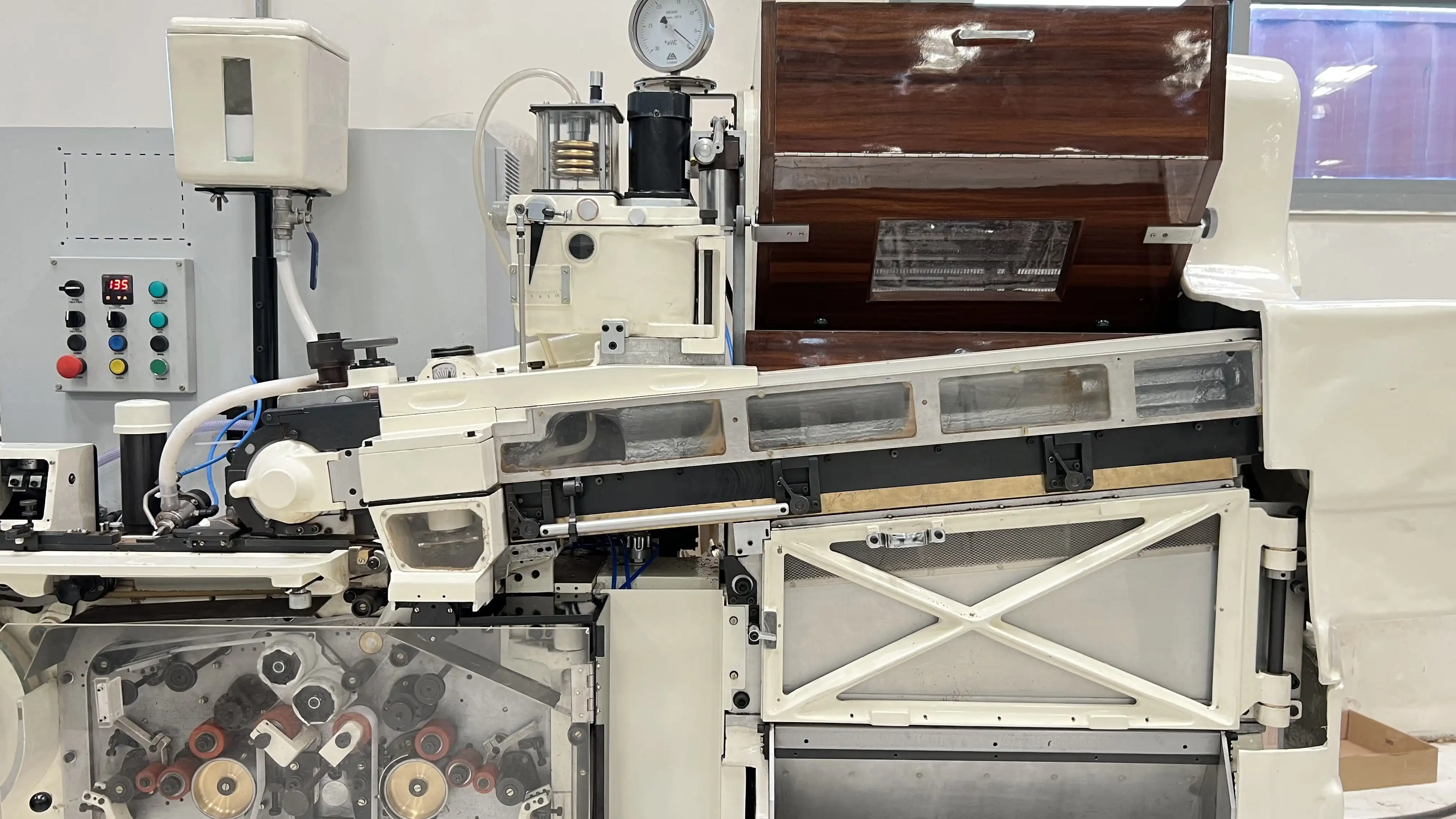 Efficient Cigarette Manufacturing Machine with a Production Capacity of 2800 Cigarettes