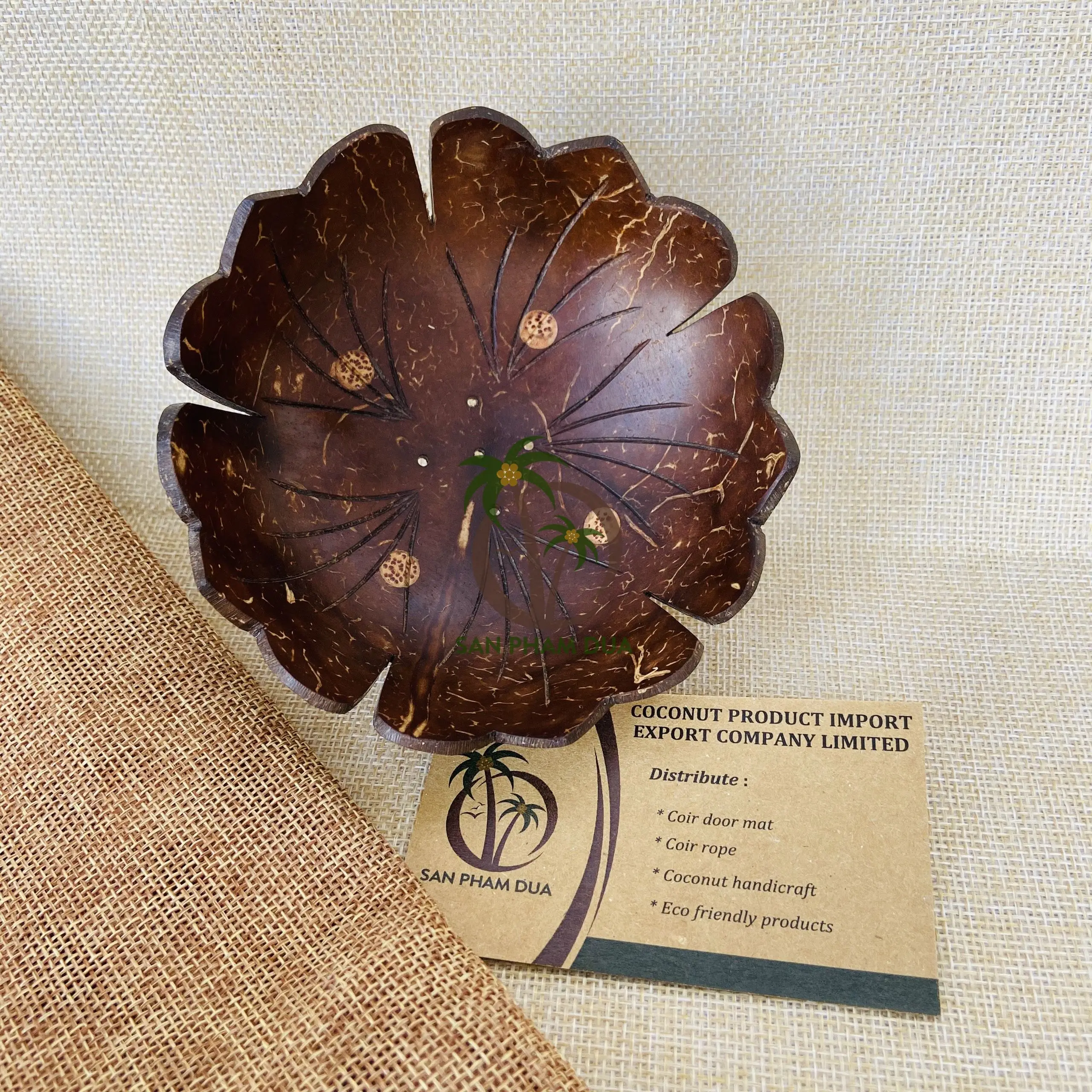VIETNAM HIGH QUALITY NATURAL COCONUT SHELL SOAP HOLDER/ COCONUT SHELL SOAP DISH WITH DRAINING HOLE IN FISH FLOWER LEAF SHAPE