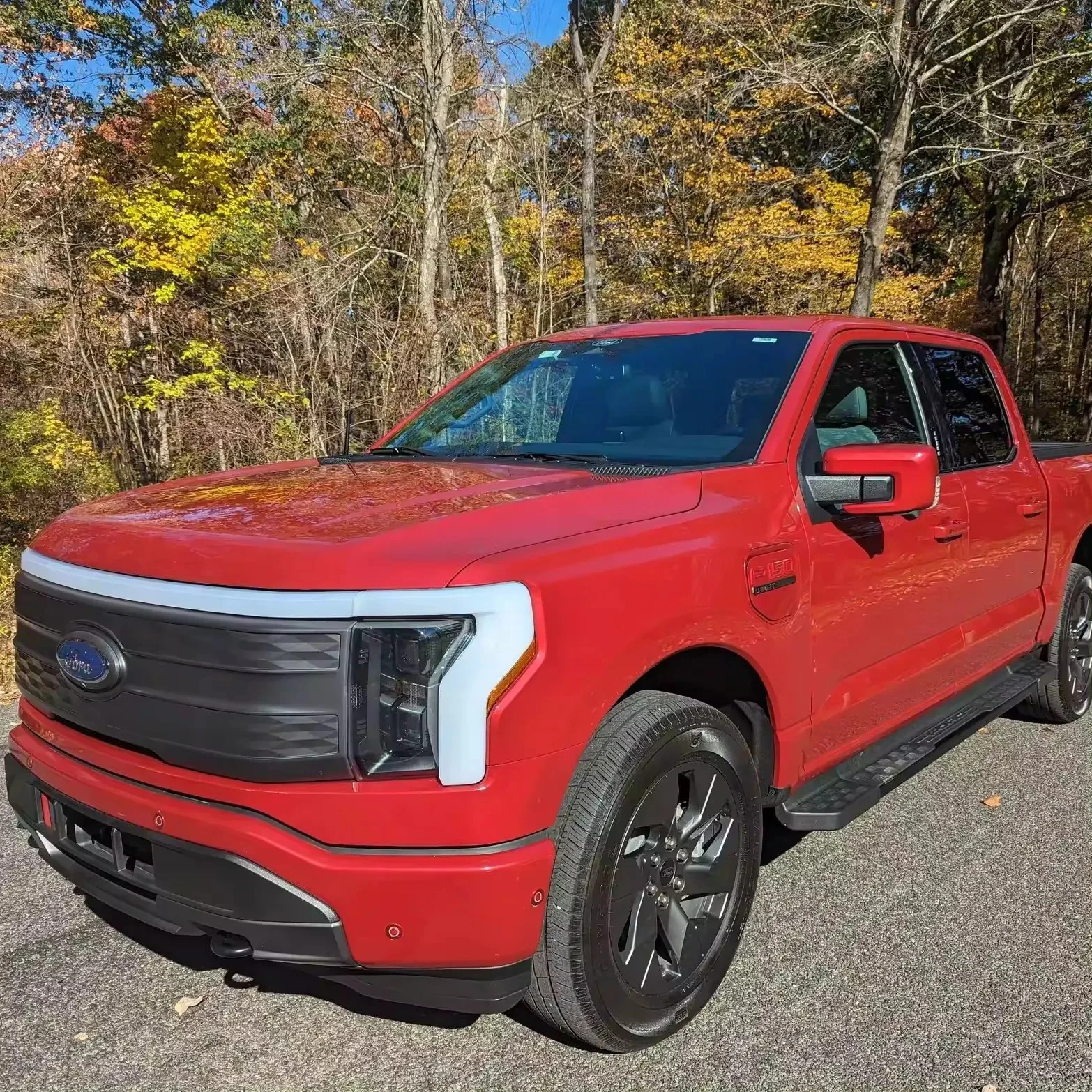 Чистый использованный аккумулятор 2022 Fordd F-150 Lightning Lariat с расширенным диапазоном Быстрая Красная Металлическая батарея в основном не модифицированная (пробег 14 000)