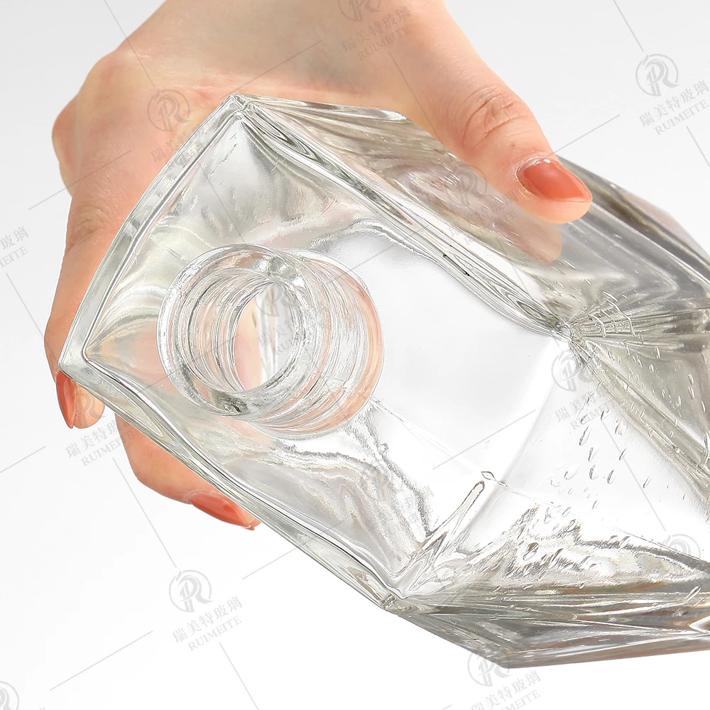 Custom factory  500ml 750ml transparent empty XO glass bottles liquor Vodka bottles