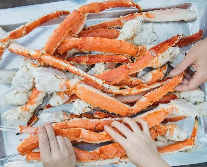 Wholesale Jumbo Alaska Snow Crab Legs Fresh Frozen Snow Crab Clusters; Live Storage Variety includes Mud Crab