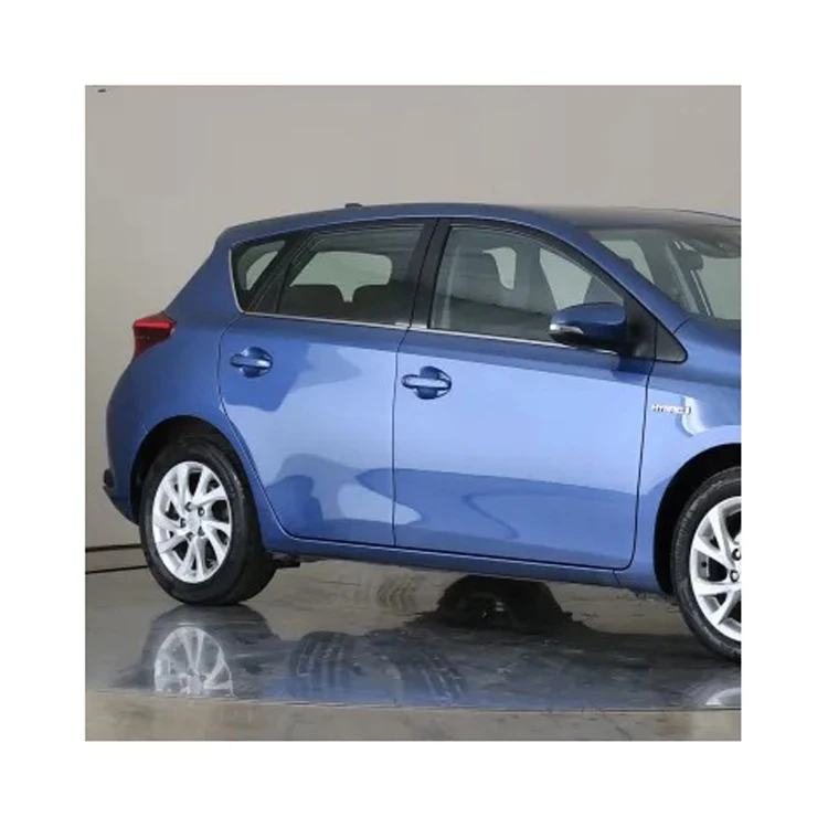 Toyotai Auris remote keyless entry, push-start ignition