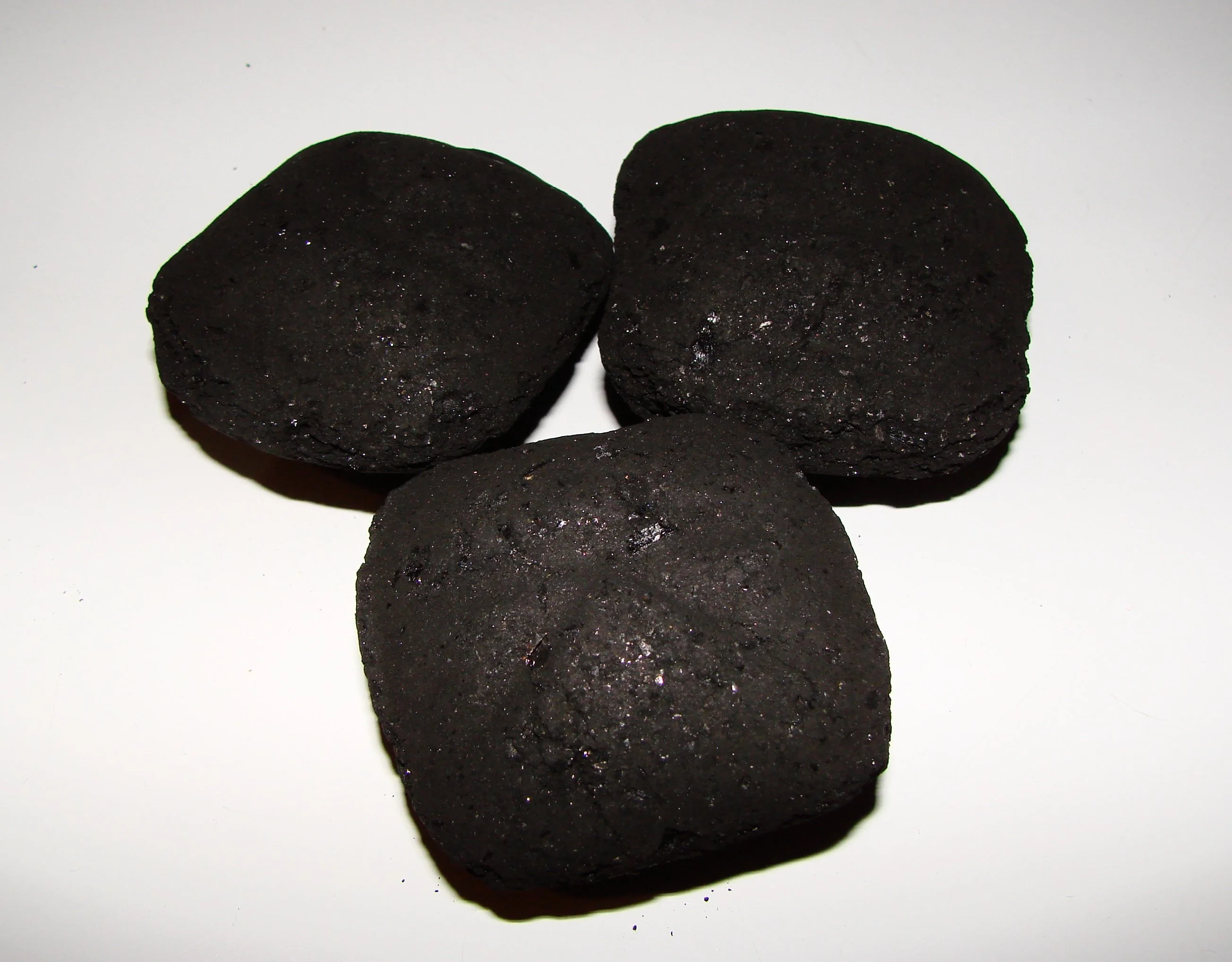 BBQ Briquette Smokeless activated Coconut Shell Charcoal Briquette from India
