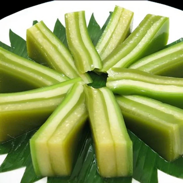 Frozen pandan leaf mung bean cake, chewy dessert / Holiday