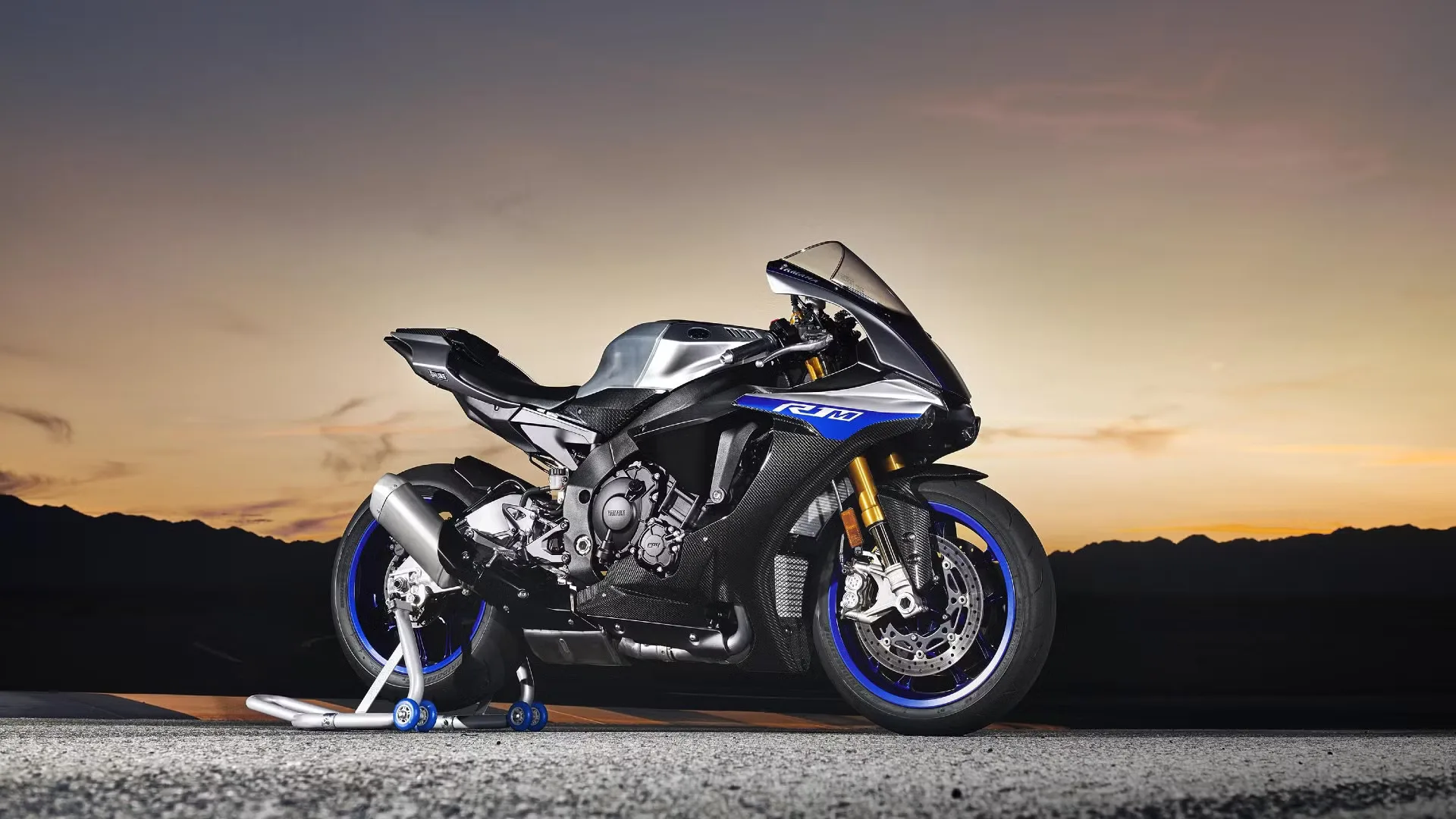 NEW HOT DEAL Yamahaa YZF-R1M