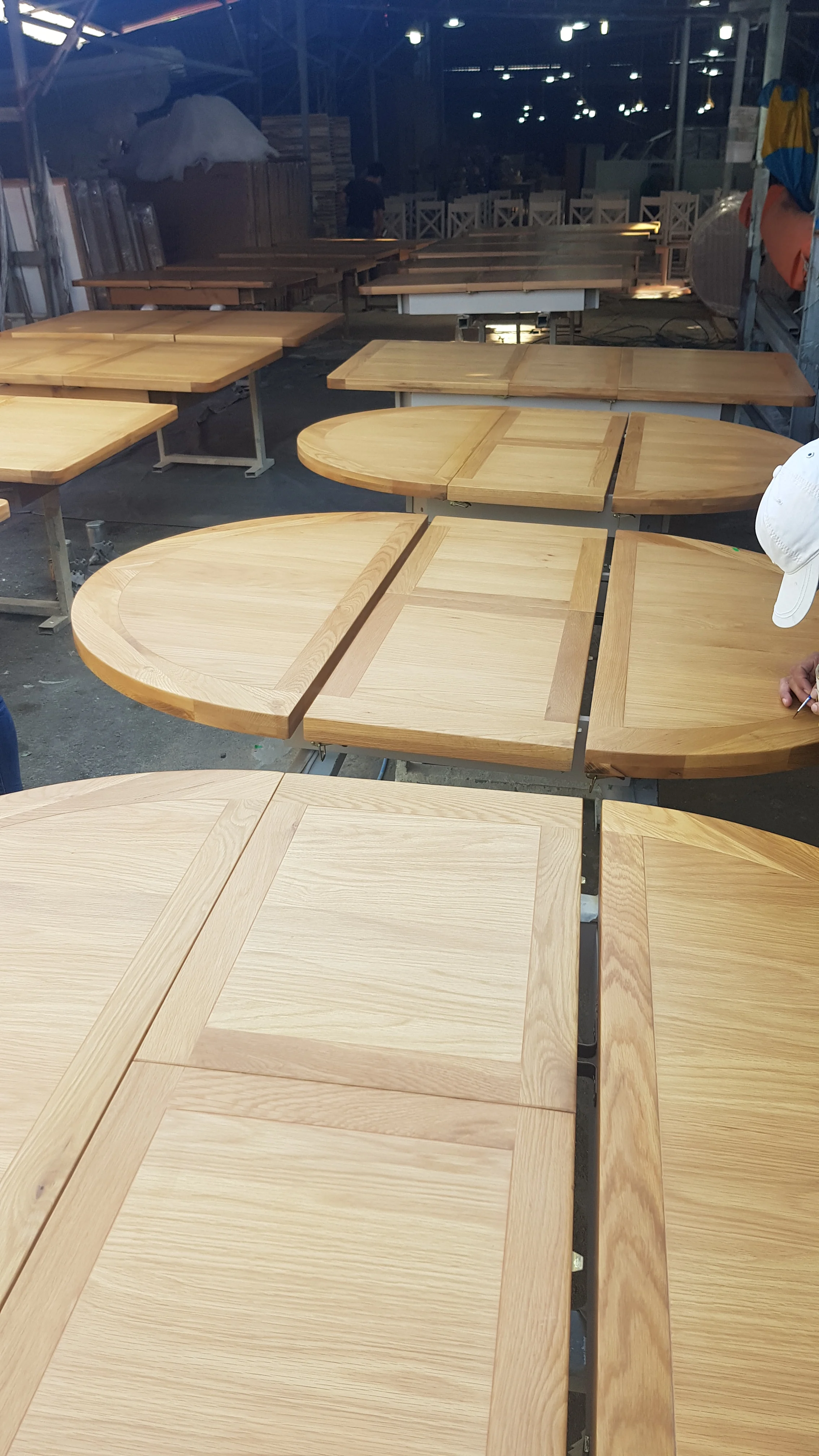 BUTTERFLY EXTENDING OVAL DINING TABLE