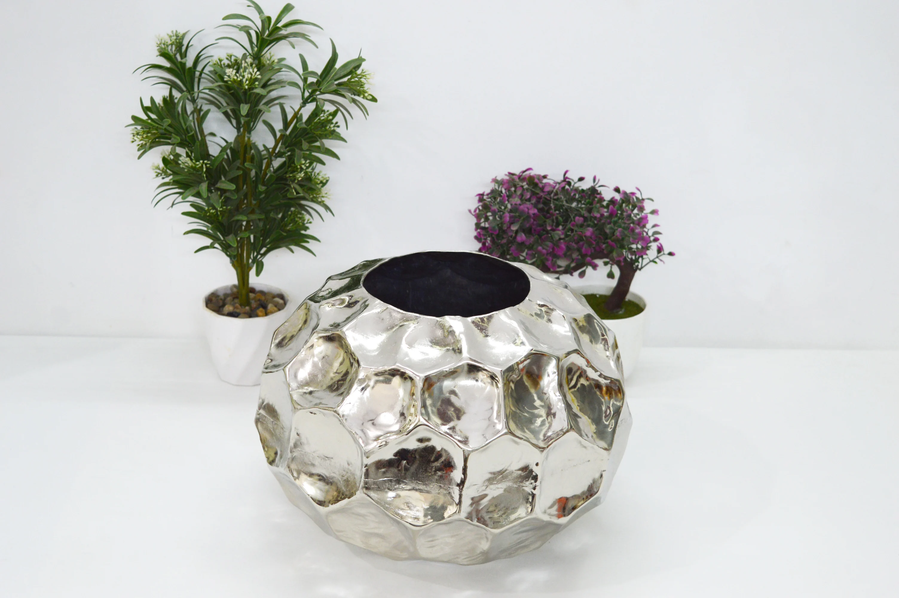 Pure High Quality Material Handmade Fancy Look Flower Vase Metal Nickel Plated Low Price Premium Home /Wedding Decoration Vases