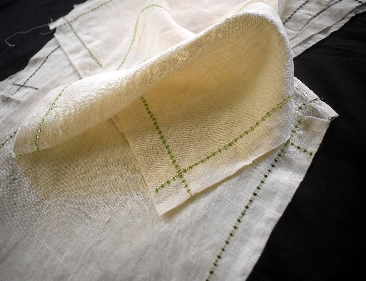 No Sew Dot Hemstitched small napkins