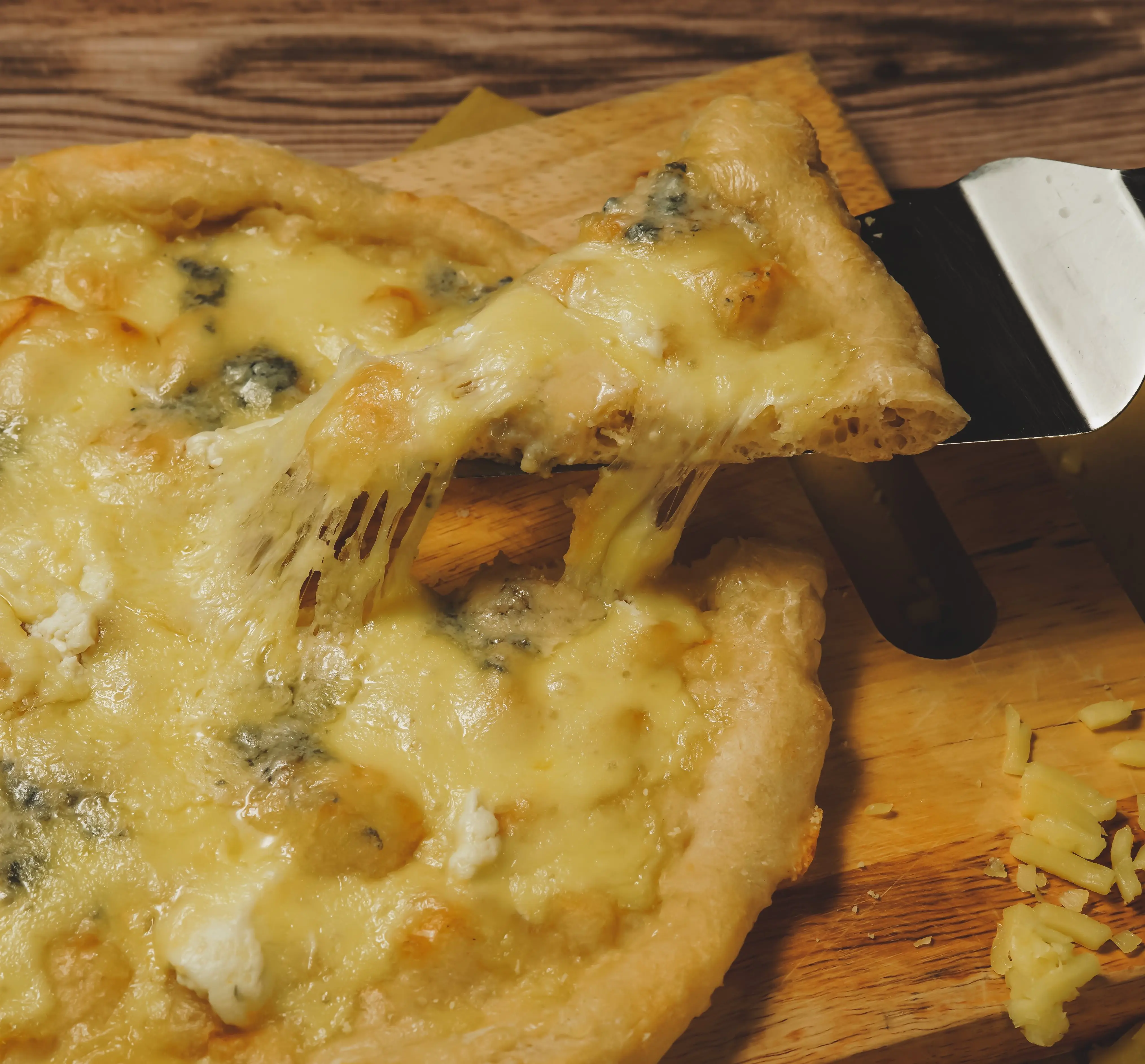 Кремовое основное блюдо со вкусом замороженной пиццы Quattro formкомфорт 9 'запеченная пушистая и жевательная текстура, Произведено во Вьетнаме