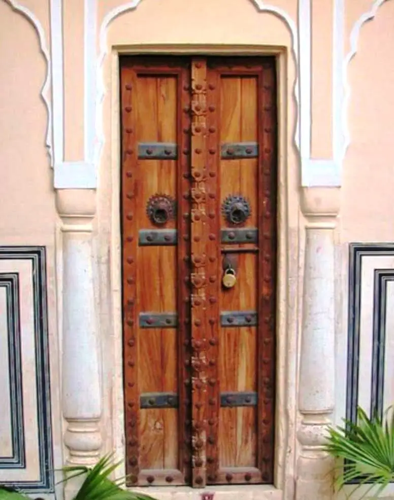 Wholesale High Quality Modern Luxury Vintage Door Furniture Indian Rustic Living Home Entrance Vintage Wooden Door Exterior Door