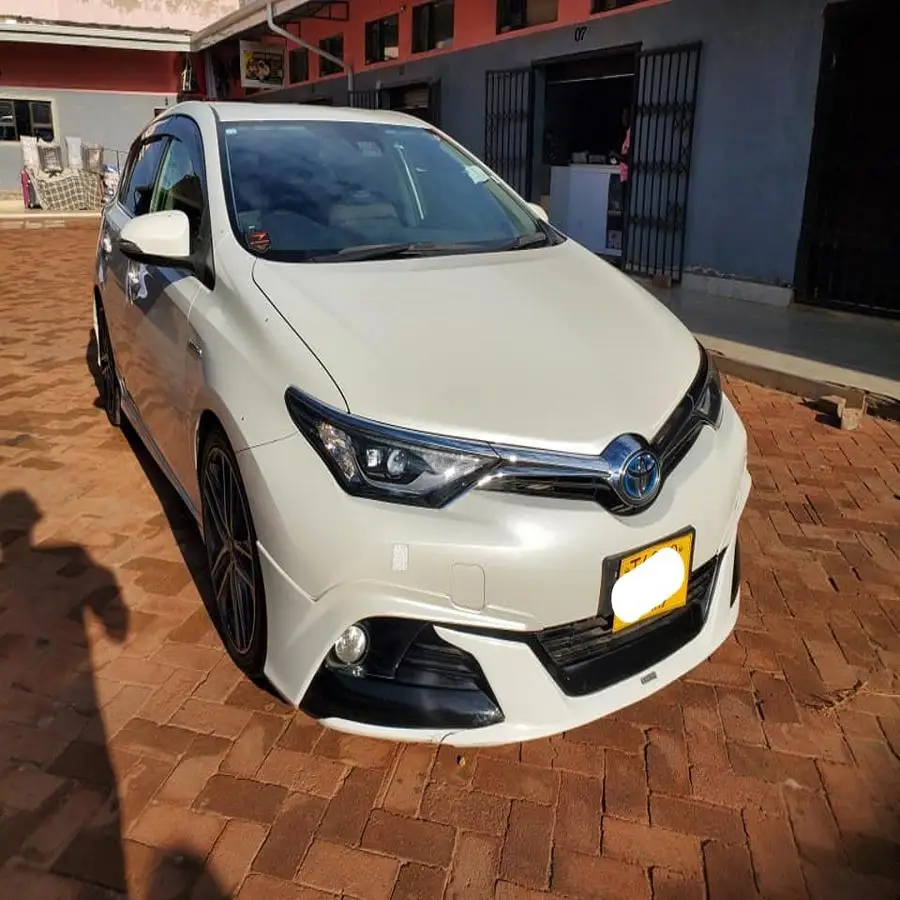 Хит продаж б/у Toyota Auris достаточно не используется история несчастных случаев дешевая цена на складе для продажи