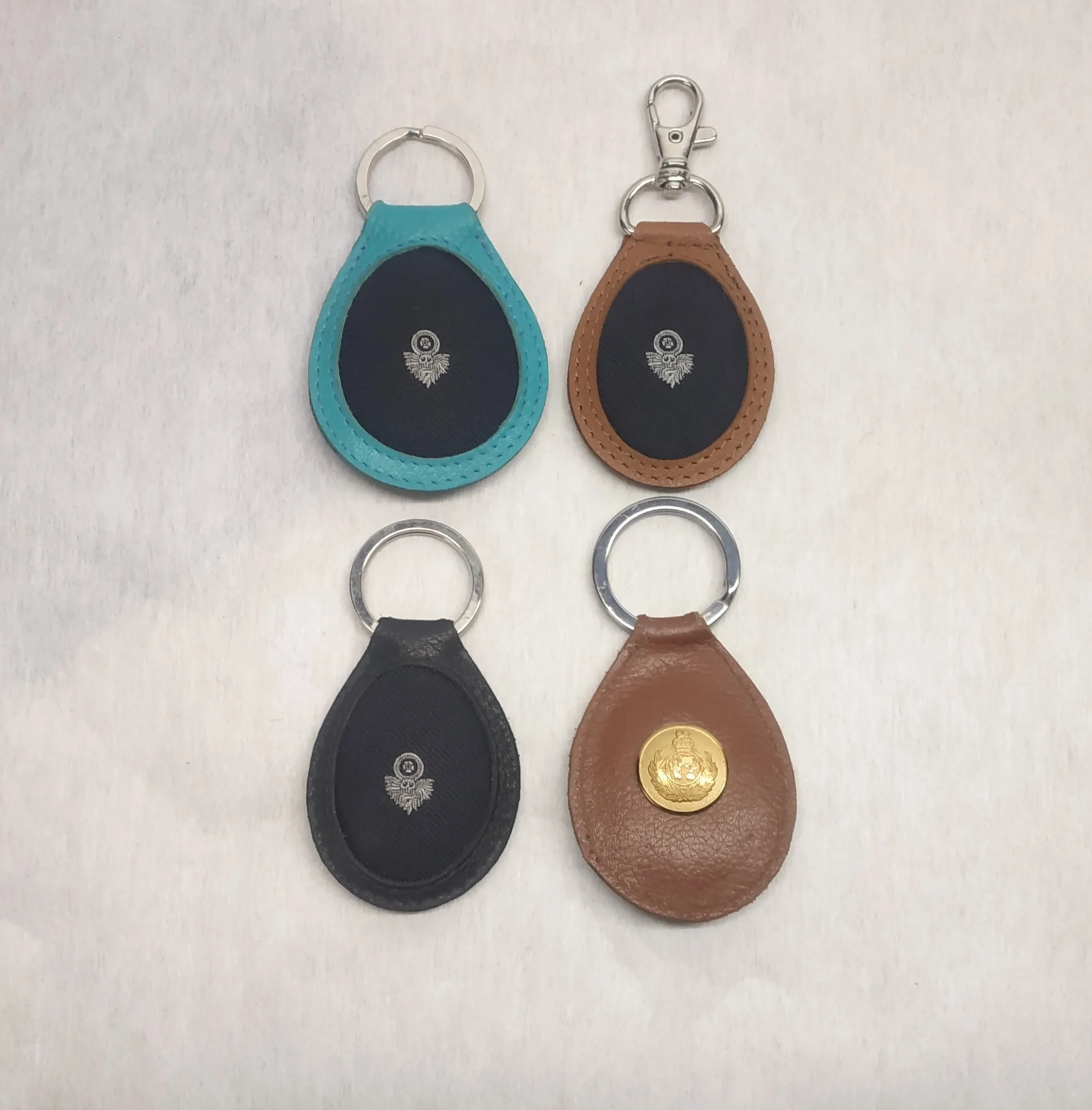 Wholesale Promotional Gifting Set Metal Logo Leather Keychain Pocket Key Ring Car House Room Door Custom Design Size Packing Top