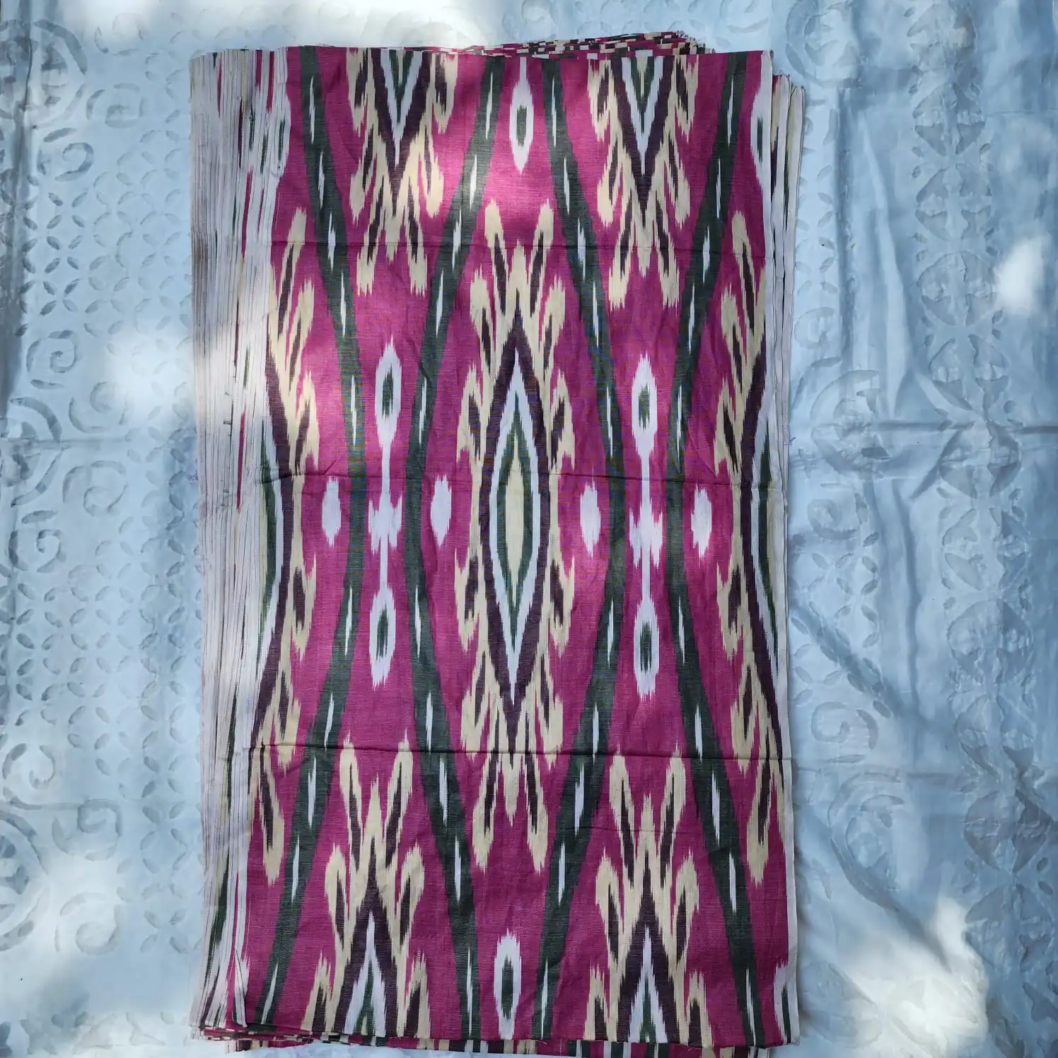 Красивая ручная тканая узбекистская икатская ткань для многоцелевой одежды сумка и домашний текстиль хлопчатобумажная текстильная Ikat