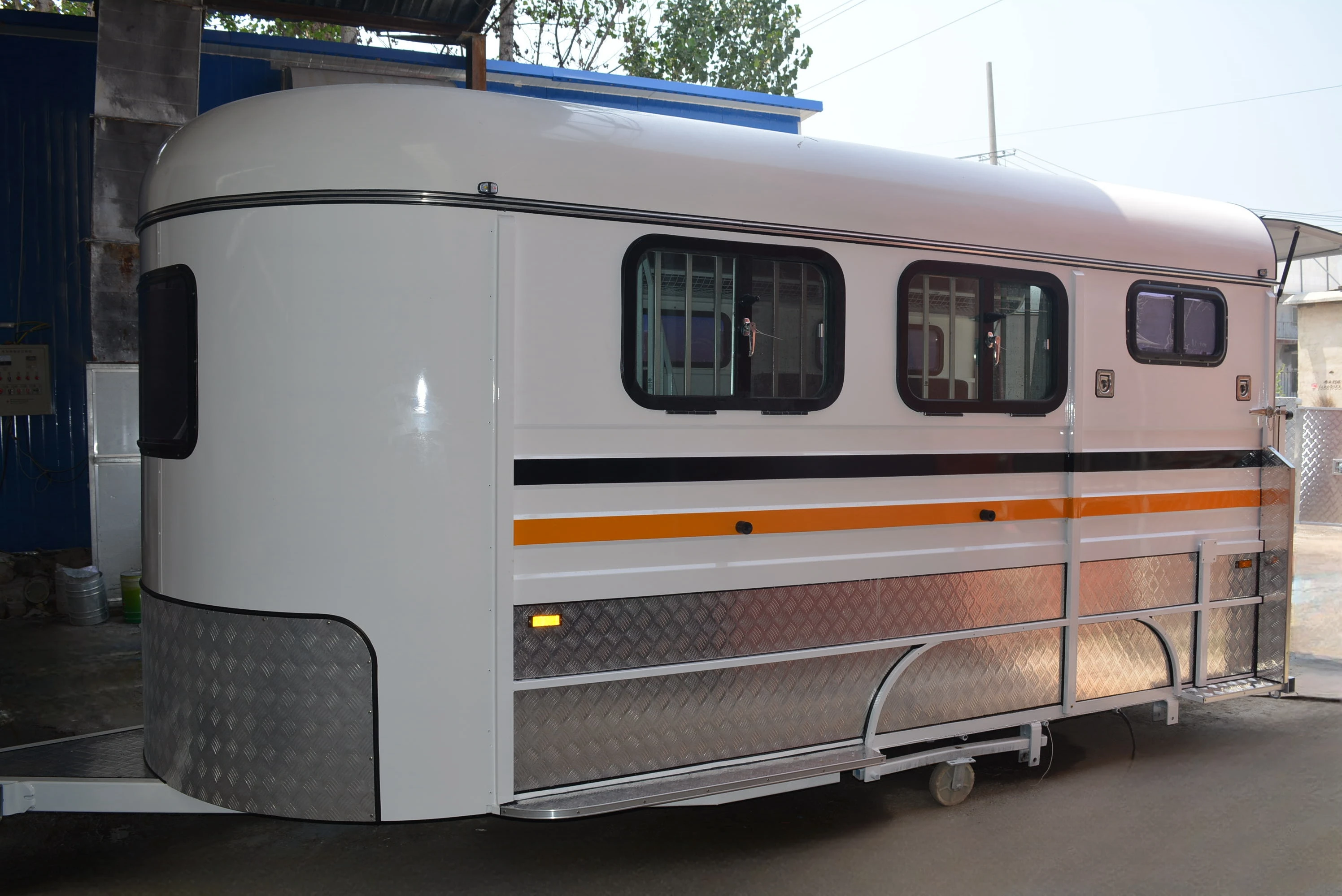 2024 New Product Ideas With High Material Can Customized Horse Truck Easy To 3 Horse Float 3HAL-S