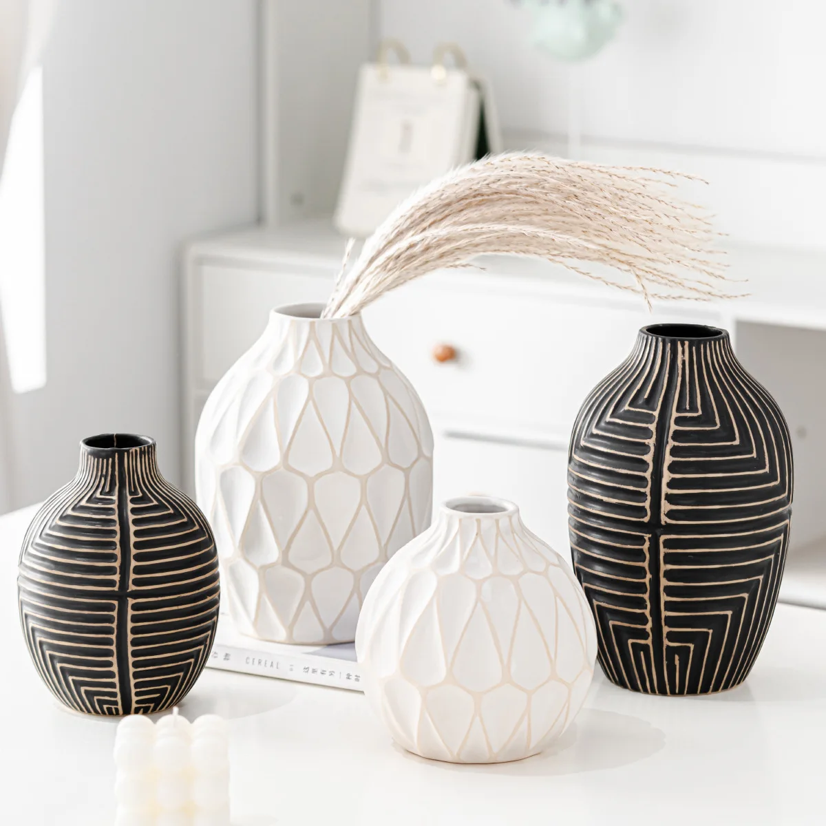 Nordic Style Handmade Geometric High-end Pattern Carving Ceramic Black and White Flower Vase Home Decor