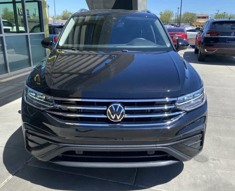 Б/у 2023 Volkswagen Tiguan SE FWD