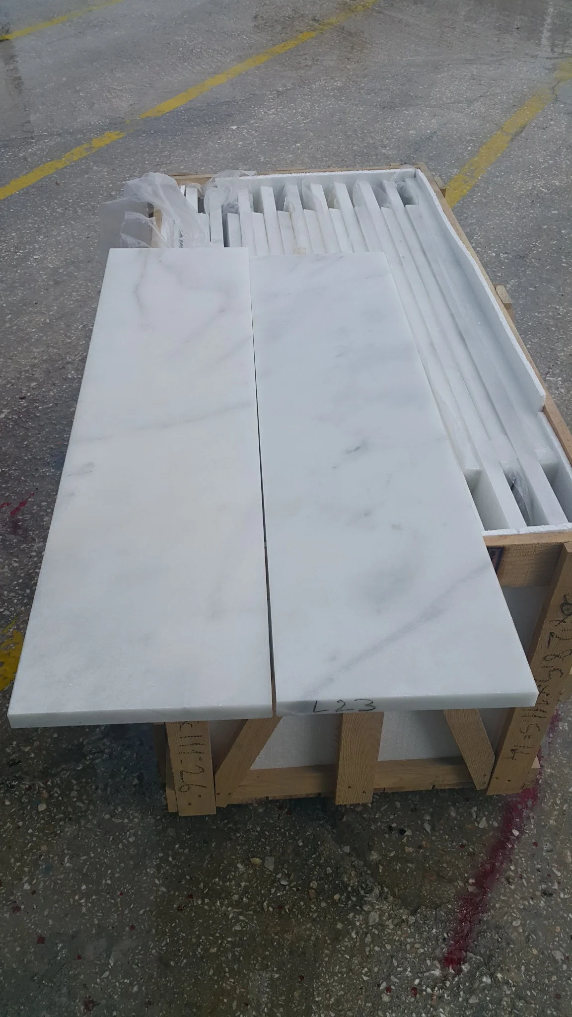 2025 Staircase White Marble Stone Stairs Matt Natural Stone Steps Stone Risers Honed Antique Finishing Possible Made in Turkey