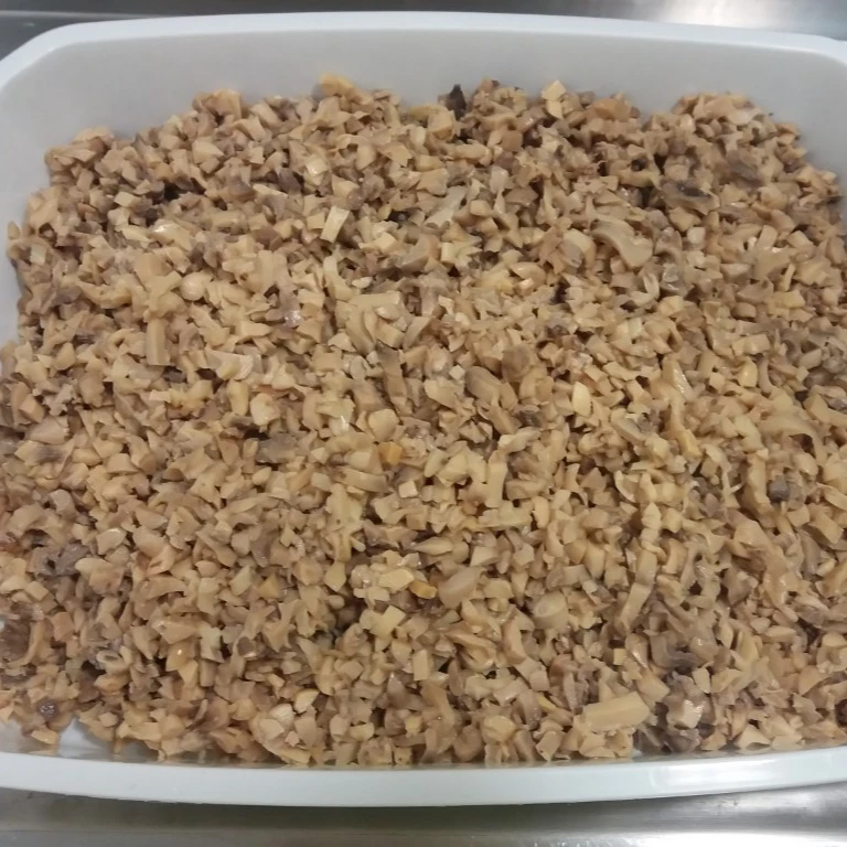 WHITE PASTEURIZED MINCED MUSHROOMS IN BAG