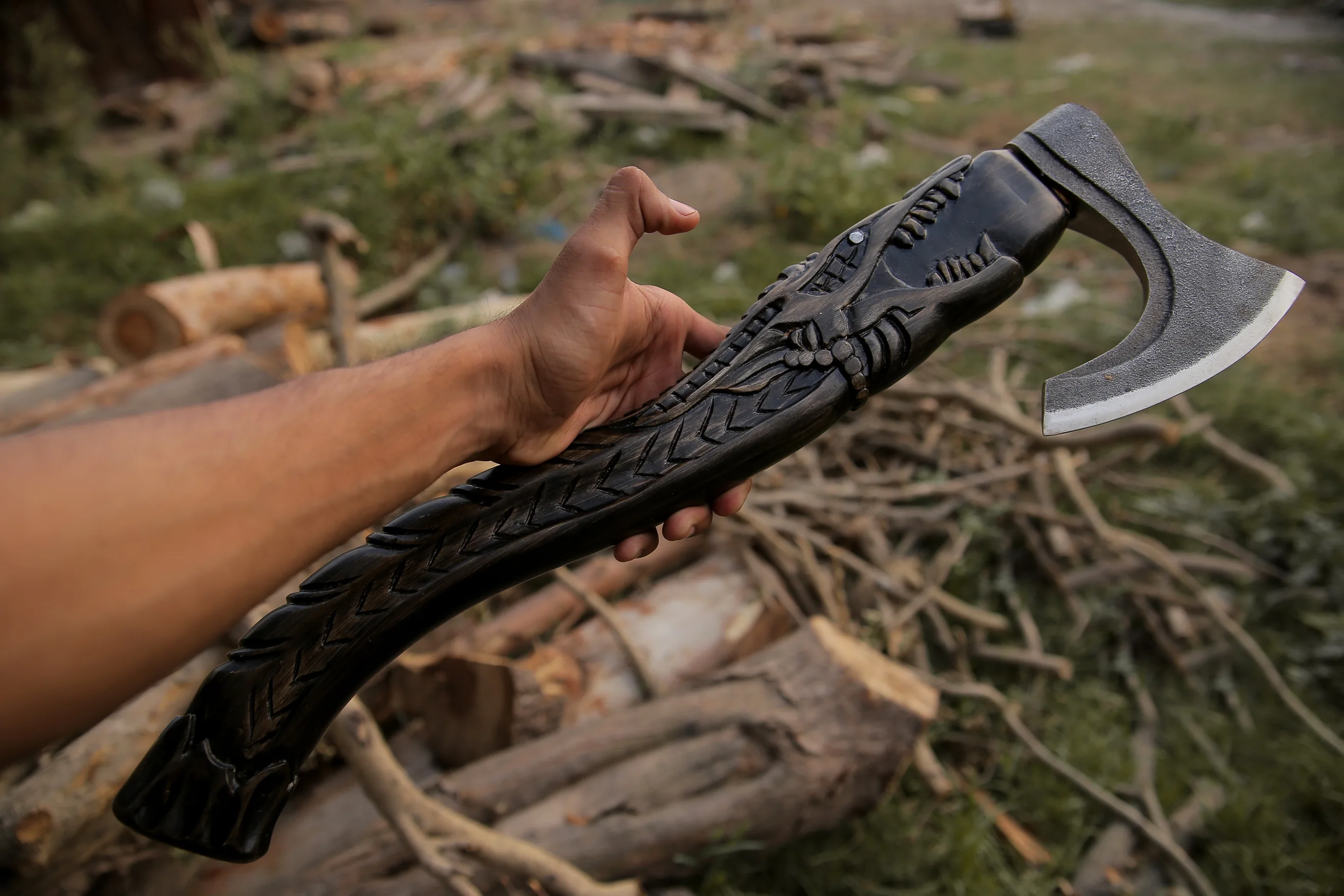 Hot Selling High Quality Viking Axes Hand Forged Engraved Handle High Carbon Steel Etched Blade Camping Tomahawk Hatchet Axe