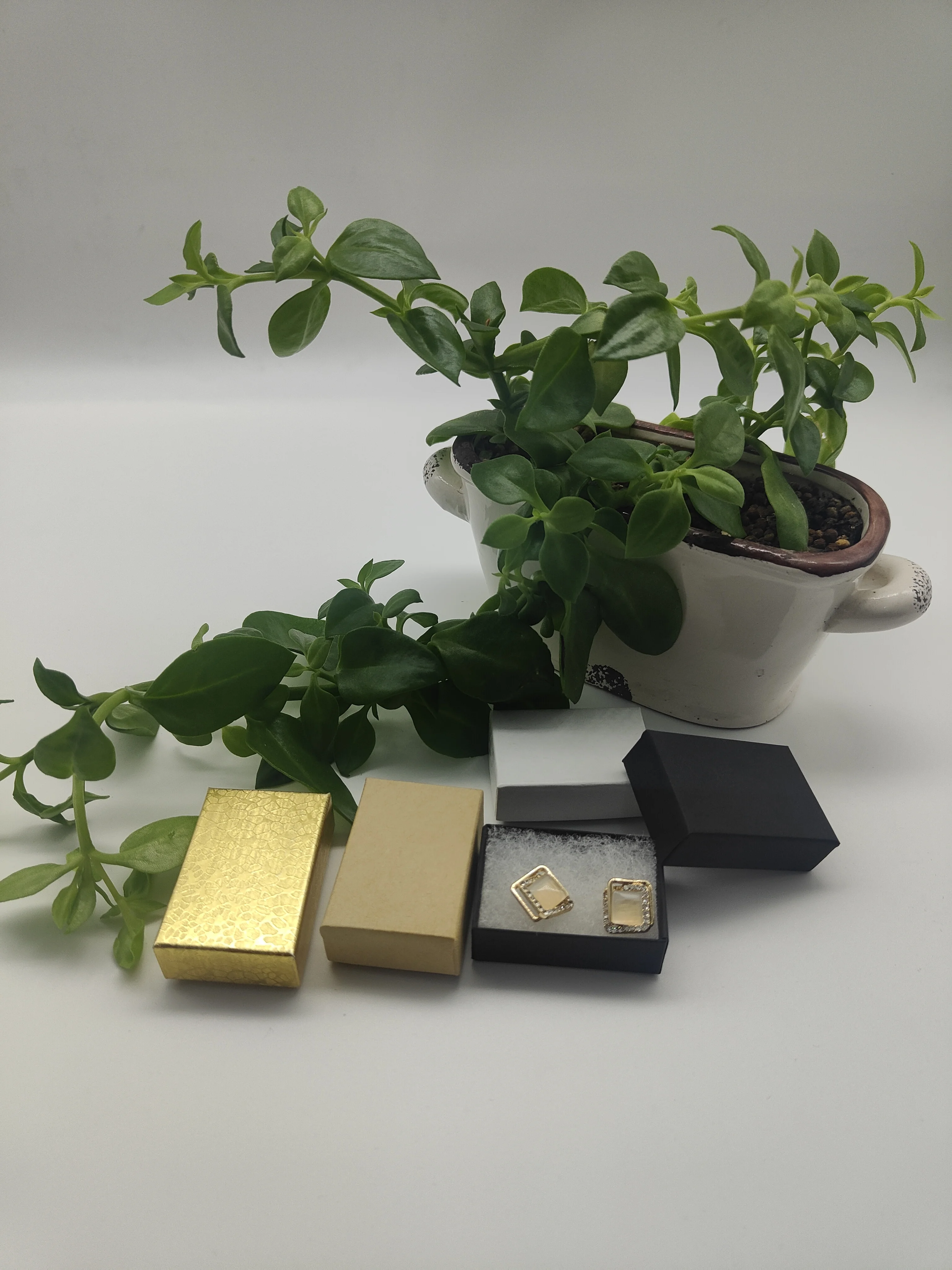 Wholesale Y#10 Size 1.86*1.23 *3/5 ' Gold Foil Paper Jewelry Box Cotton Filled For Ring Earring Custom Lid And Base Box