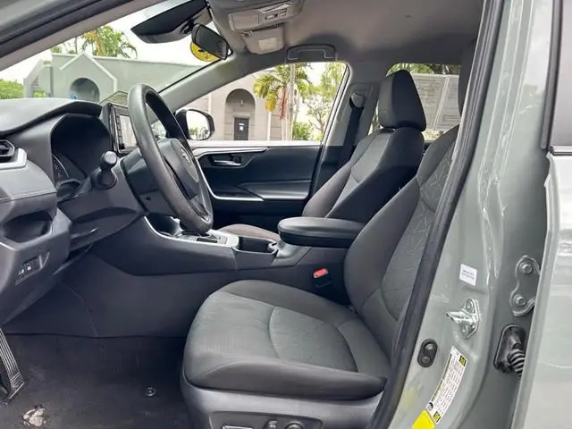 2022 Тойота RAV-4 XLE