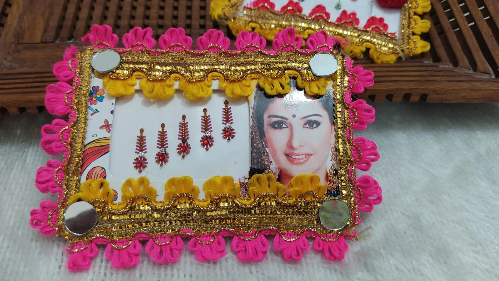Красочные женские Bindi оптовая продажа индийские для девочек Женские аксессуары круглые красочные украшения лица Bindis индийский свадебный подарок