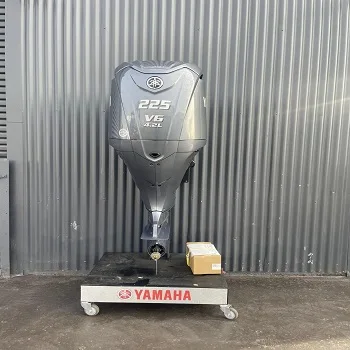 Going fast Torqeedo Yamaha 250HP Outboard 300 motor 200 Boat Engines