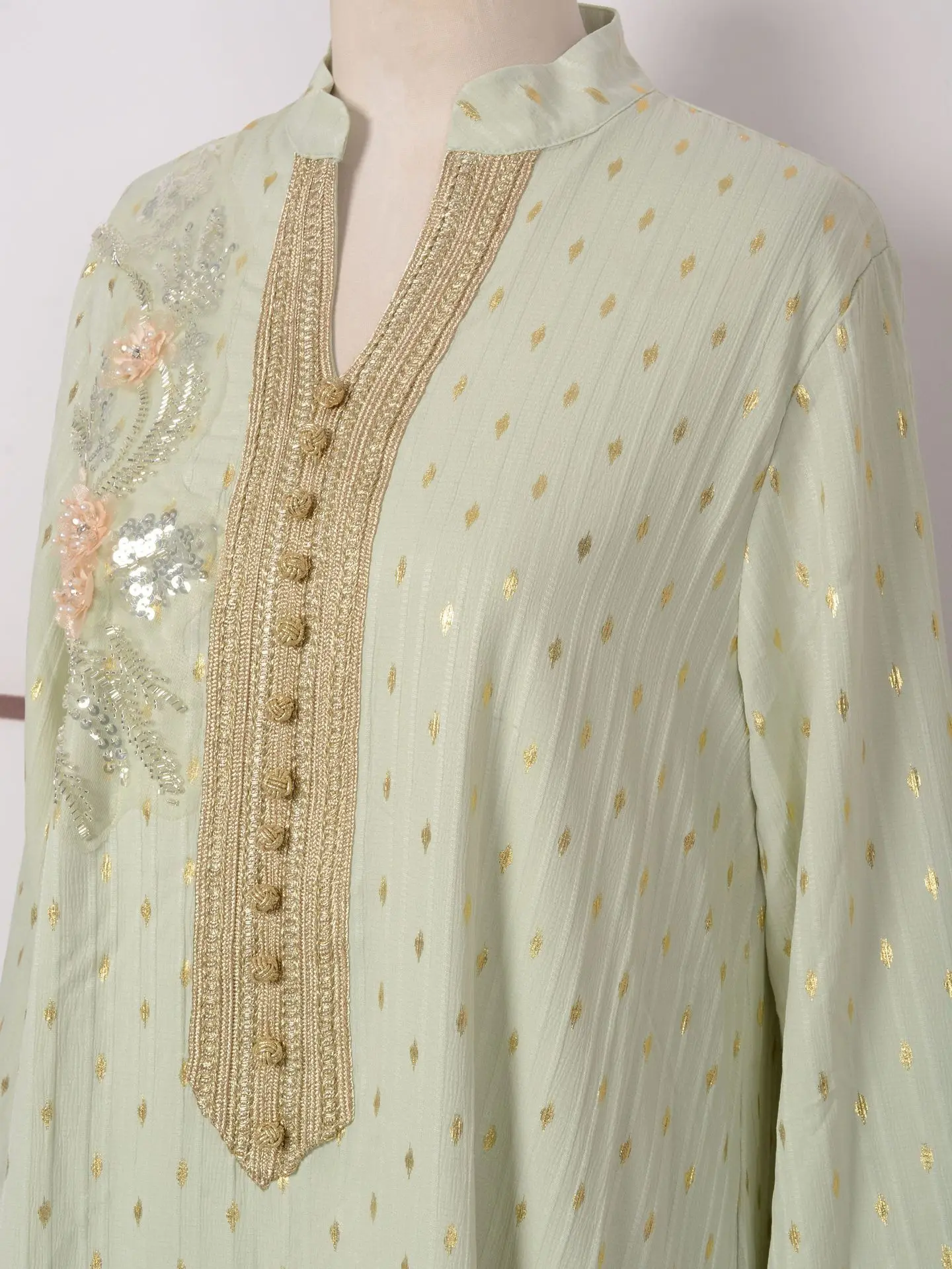 2099 Kuwii Factory Supply 3 Colors 2024 Middle East Hot Gold Beaded Abaya Turkish Robe Muslim Women Abaya Dubai Islamic Clothing