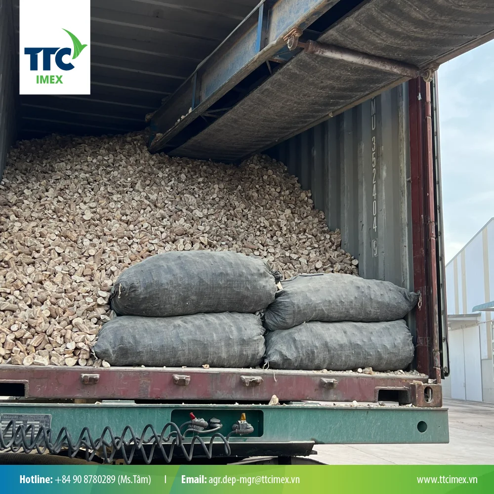 LOW PRICE TAPIOCA CHIPS CASSAVA CHIPS FOR ANIMAL FEED PURPOSE HIGH STARCH